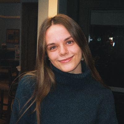 Professional Female seeks a single or double room Main Photo