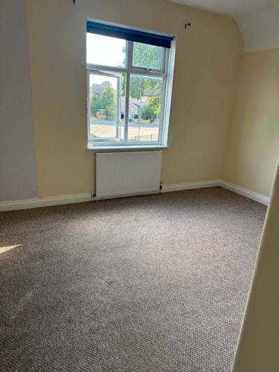 Beautifully Presented 4-Bedroom House – Barking Main Photo