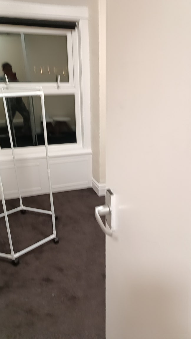 Unfurnished single room for rent Main Photo