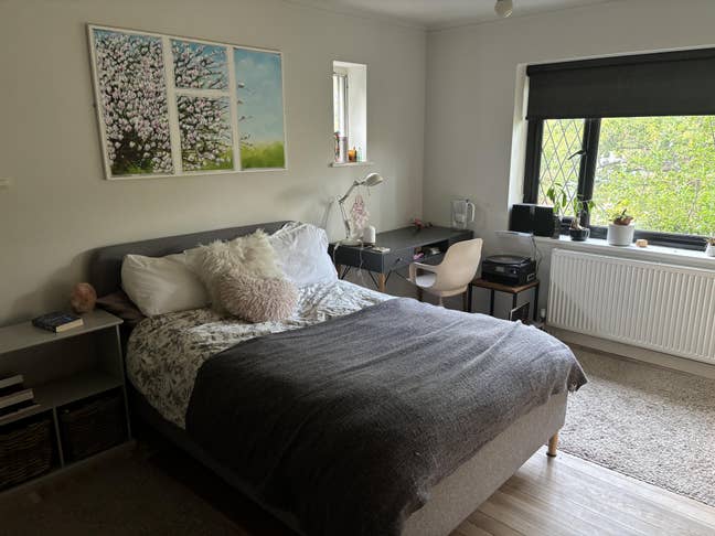 Large modern double bedroom with new en suite Main Photo