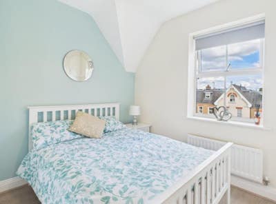 Double room available in Central Windsor  Main Photo