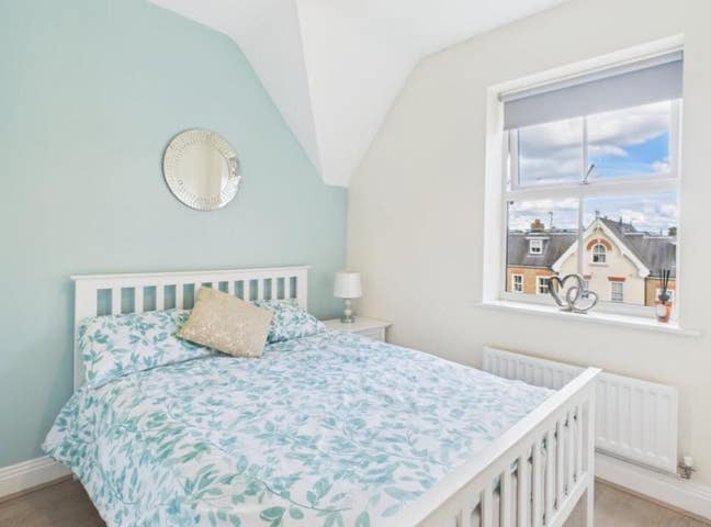 Double room available in Central Windsor  Main Photo