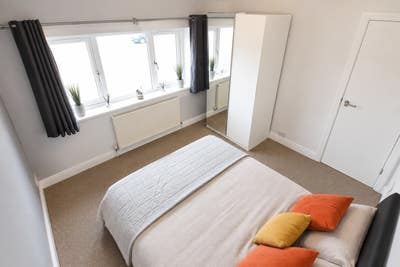 ** Modern Affordable Double Rooms No Bills to Pay! Main Photo