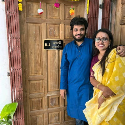Working Couple looking for short stay room Main Photo