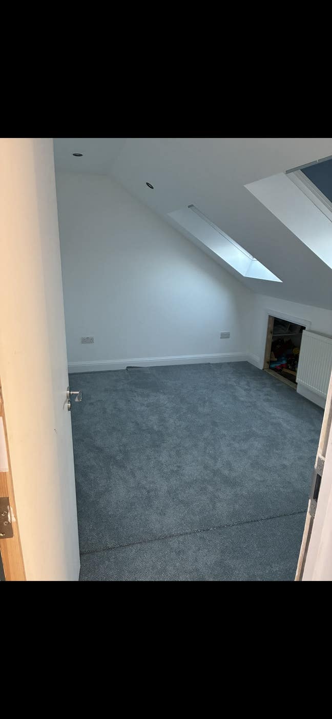 Rent a room Main Photo