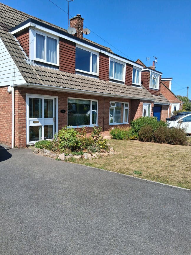 Two bed house &pound;1350, bills included Main Photo
