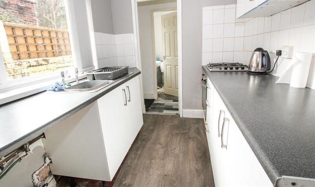 2 Bed 2 Living Room House to Let Stoke on Trent Main Photo