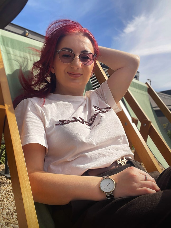 I am a professional female aged 31. I am look... Main Photo