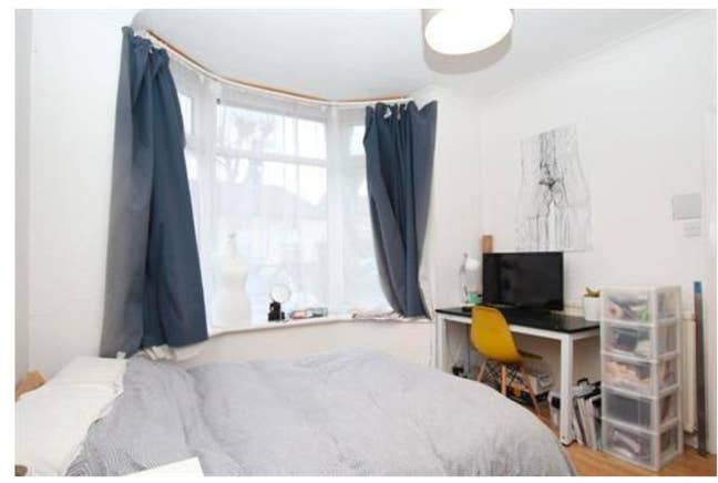 Double room available for student/professional Main Photo