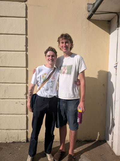 2 friends (24 and 26) looking for a 3rd housemate  Main Photo