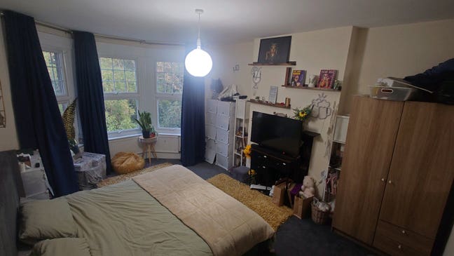Large Double room next to a park  Main Photo