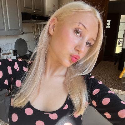 looking to buddy up with fun girls 🫧 Main Photo
