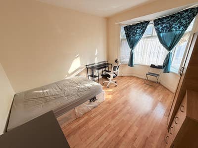 Beautiful rooms available (including bills) Main Photo