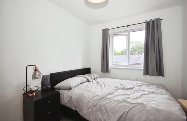 Double Room in Upper Lighthorne (Opposite JLR) Main Photo