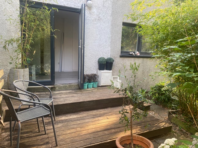 Studio apartment. Ideally Located for the Uni Main Photo