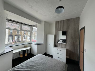 Cosy ENSUITE Room in 4 bed house  Main Photo