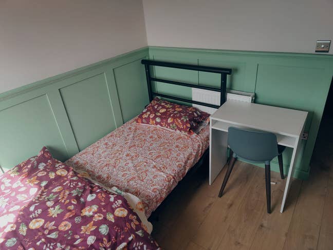 All incl @675&pound;! New, Small + Ensuite + Low deposit Main Photo