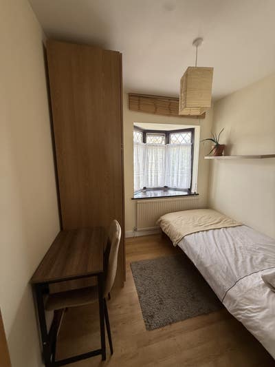 Bright Newly Renovated Room in Barking – Bills Inc Main Photo