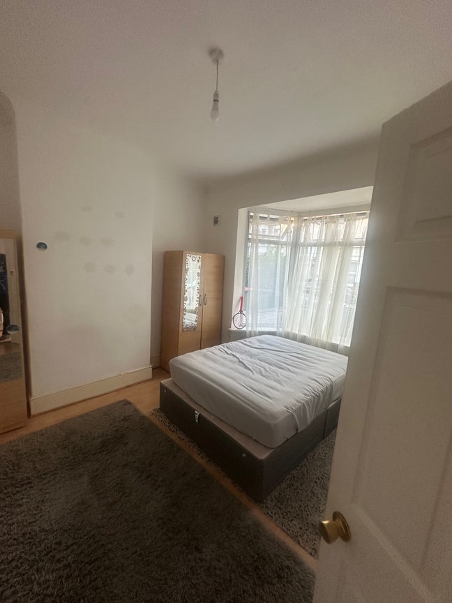Roommate wanted in a Double bedroom.(Pakistan) Main Photo