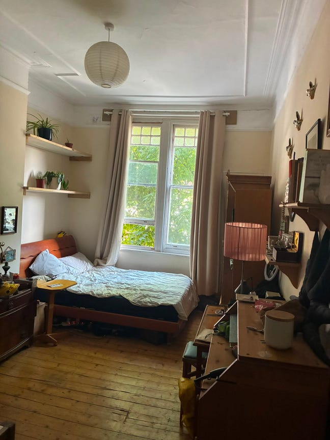 Large room in herne hill Main Photo