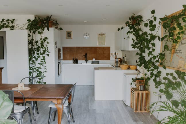 Large Double Room in Stunning Modern 3 Bed Flat Main Photo