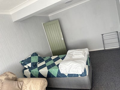 Double-Bed Furnished room  Main Photo