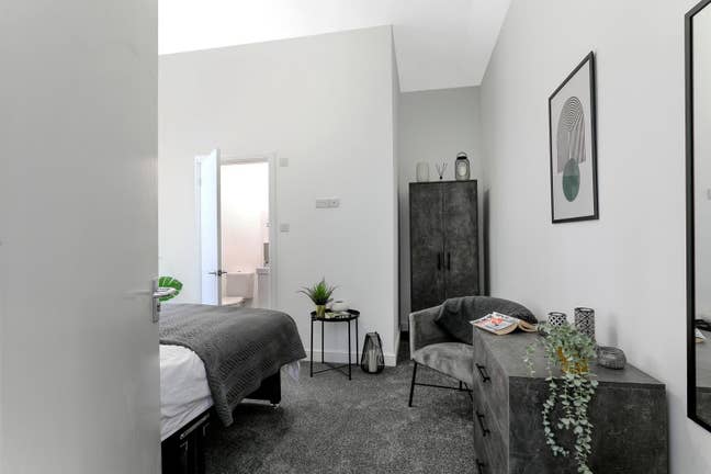 Large Stylish Ensuite Rooms Main Photo