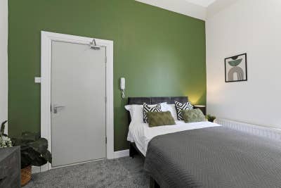 Large Stylish Ensuite Rooms Main Photo