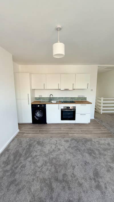 2 Beds Flat Fully Refurbished  Main Photo