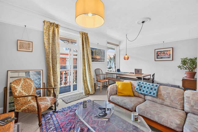 Sunny 3 bedroom flat 5 minutes from the sea Main Photo