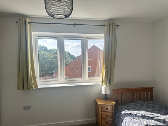 Double Bedroom  Main Photo