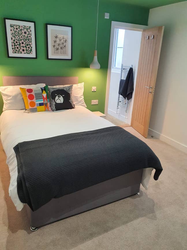Ensuite Loft Room | Fully Furnished | Northend  Main Photo