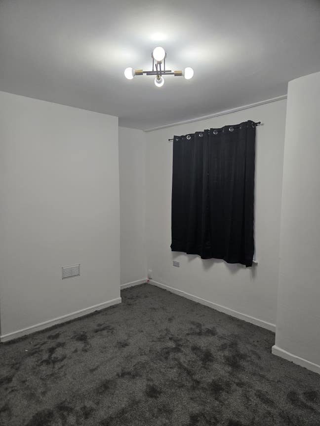Double Room, Newly Decorated, Salford Uni Location Main Photo