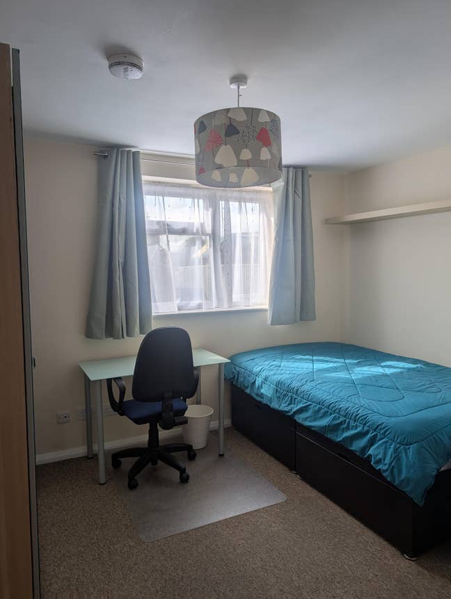 Spacious en-suite double room Main Photo