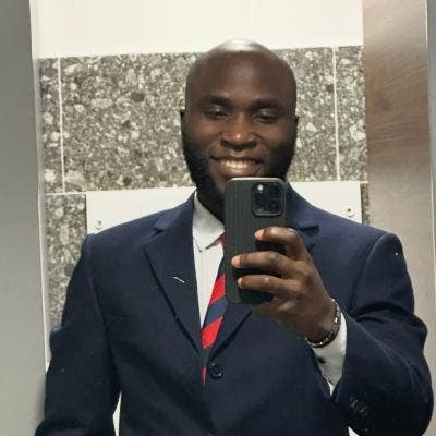 Professional Male seeks a single or double room Main Photo