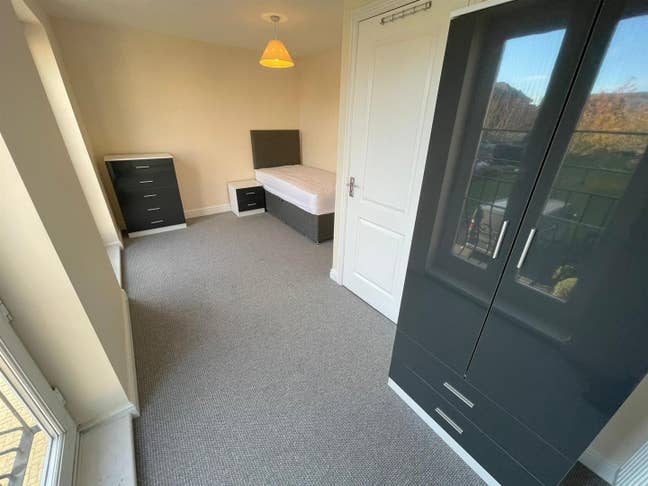 Spacious Room for Single Occupancy Main Photo