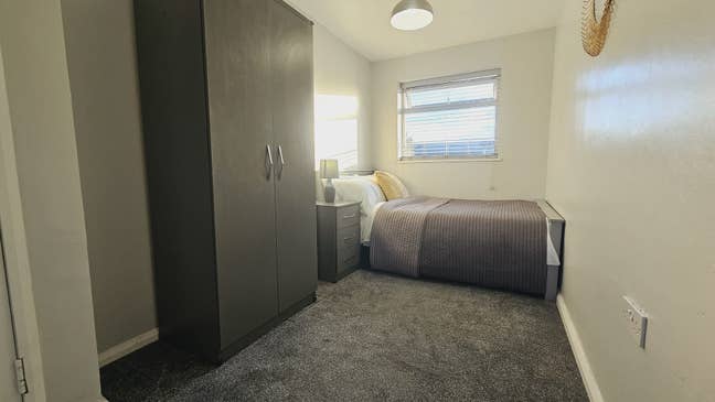 Ensuite room for a single person Main Photo