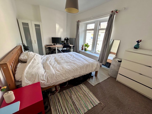 Lovely large double room Main Photo