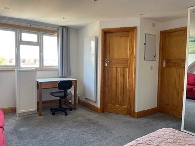 Large double, furnished room with en-suite Main Photo