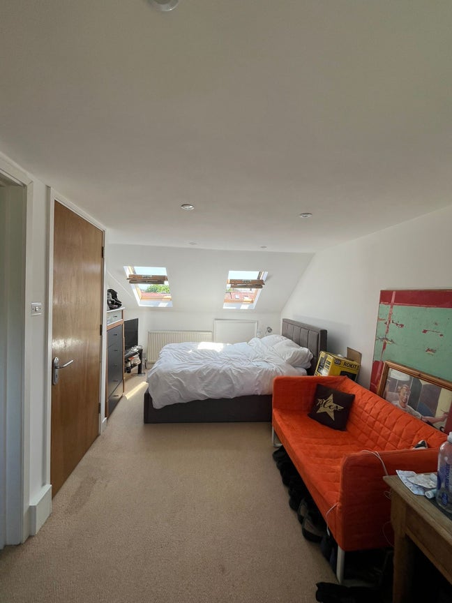 Spacious En-suite Room in Family Home | Sydenham  Main Photo