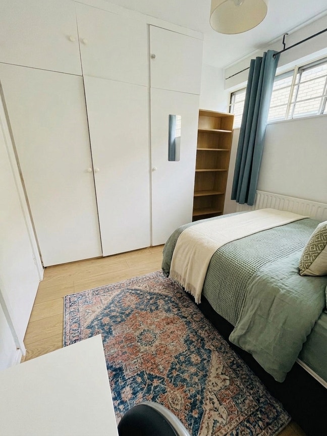 🏡 Fully Furnished Rooms in a Prime West London  Main Photo
