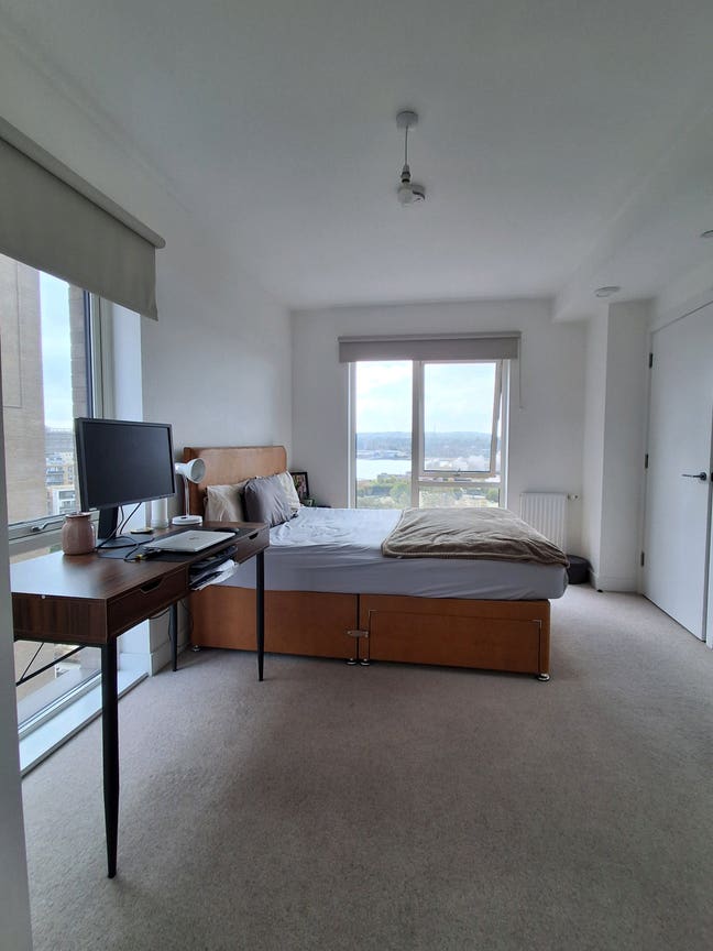 Luxury en-suite double room - views of the Thames Main Photo