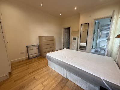 Studio Flat/Bills included/No deposit Main Photo