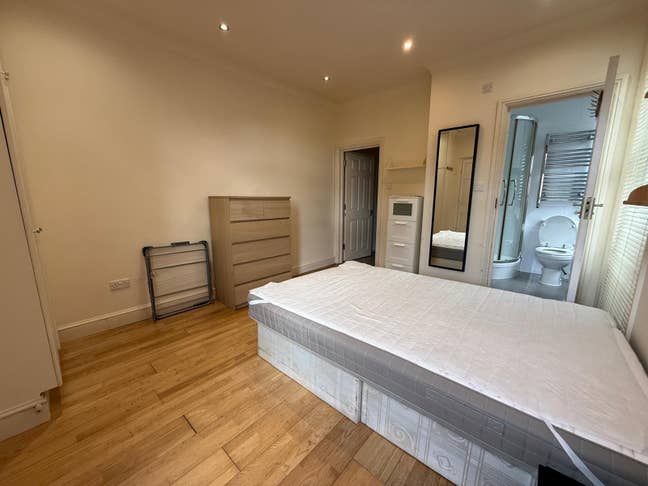Studio Flat/Bills included/No deposit Main Photo