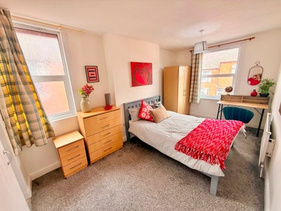 🎉 &pound;200 OFF Your Move-In! - Spacious Ensuite! Main Photo