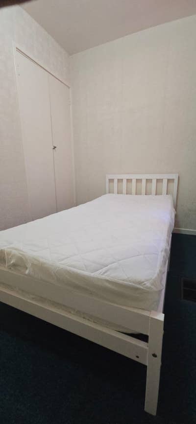 Single Room Available in Stanwell-TW19 7PP Main Photo