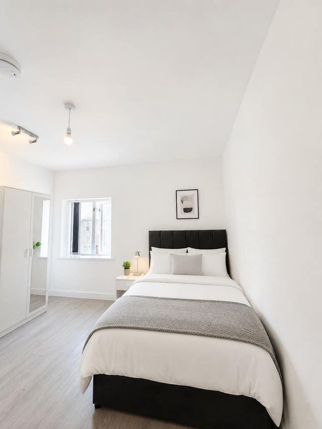 Brand New En-Suite with Kitchenette Main Photo
