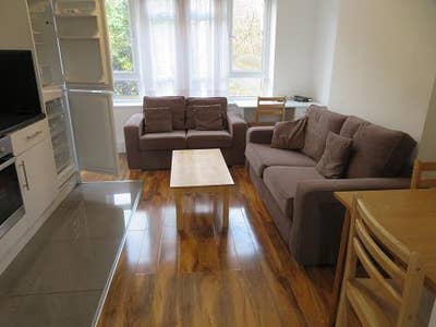 Spacious 4Bedroom Apartment w/ Balcony, Acton W3 Main Photo
