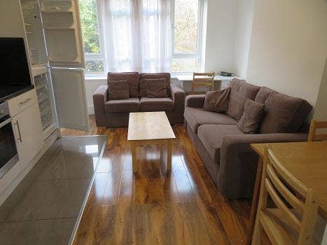 Spacious 4Bedroom Apartment w/ Balcony, Acton W3 Main Photo