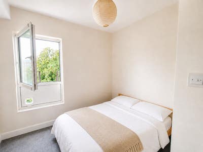 ✨Affordable 1 Bedroom Flat - Spacious and Cozy✨ Main Photo